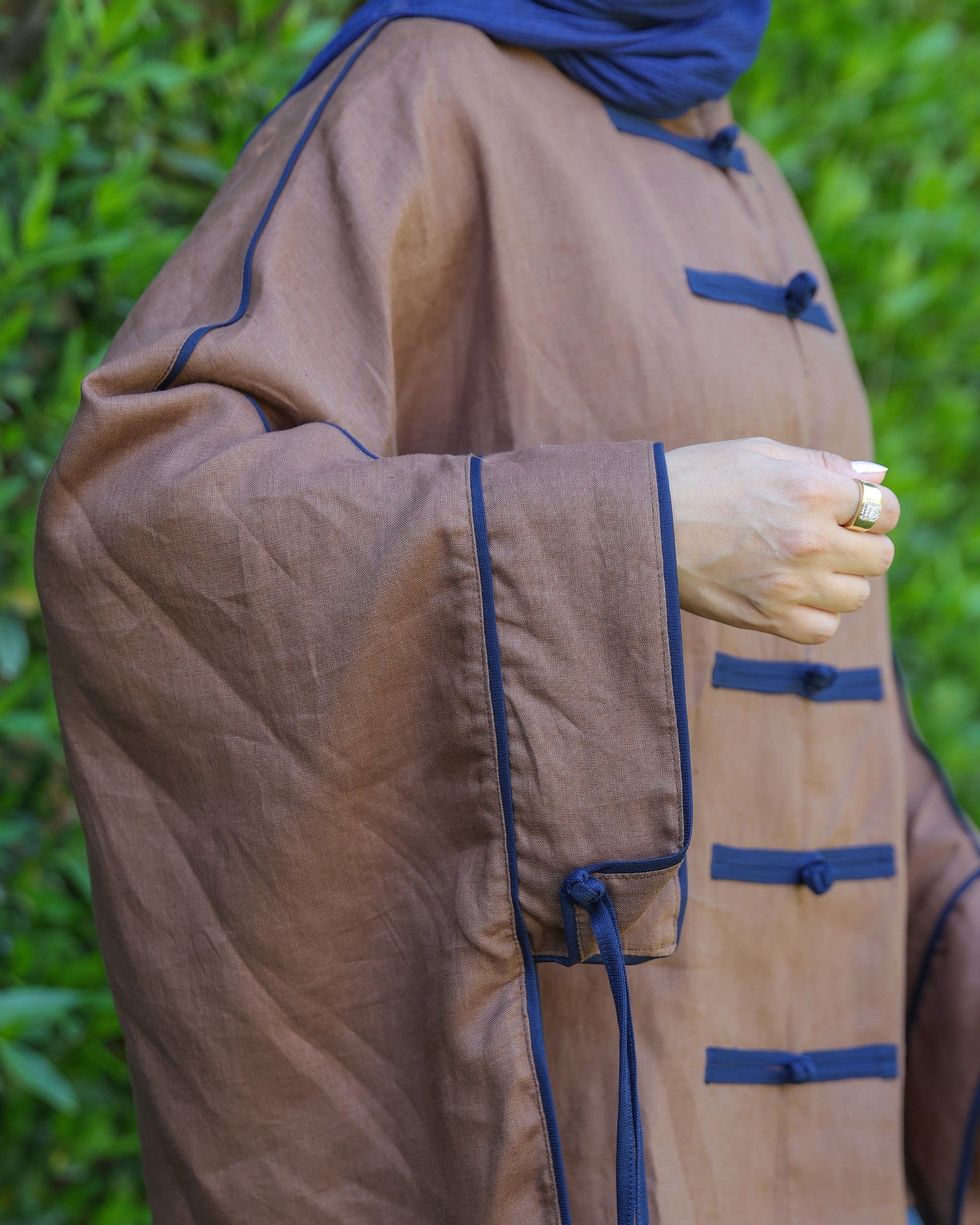 Banfseg Chinese Linen Blouse - Brown - Sleeve Detail